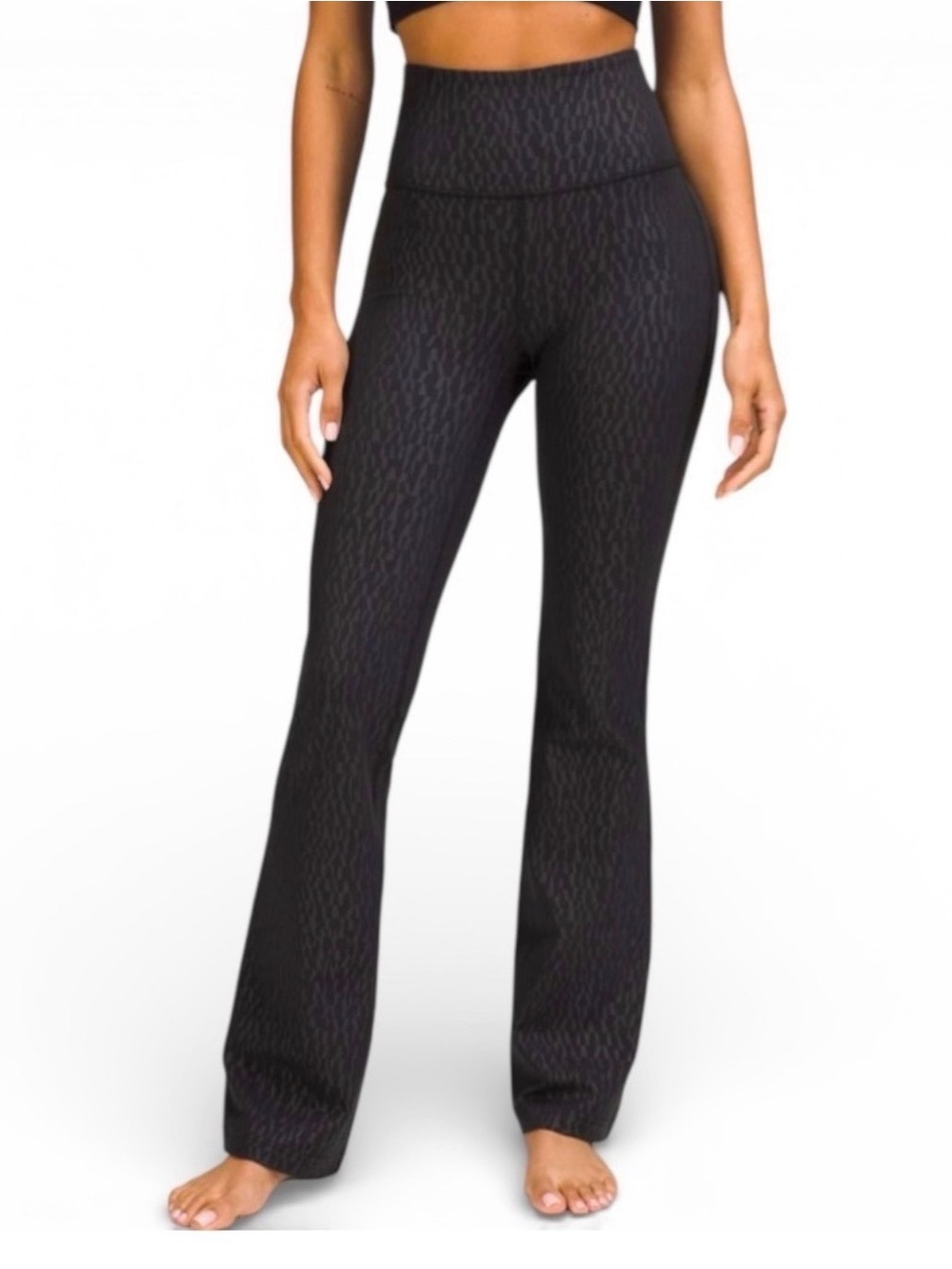 Lululemon Groove Super-High-Rise Flared Pant Nulu Ripple Emboss Black Size 6